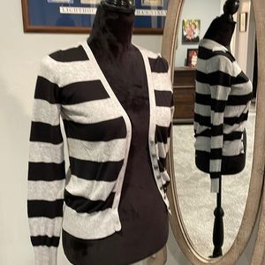 🐝 Very nice professional looking striped cardigan sweater.